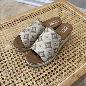TOMS Women's Cream Patterned Mules